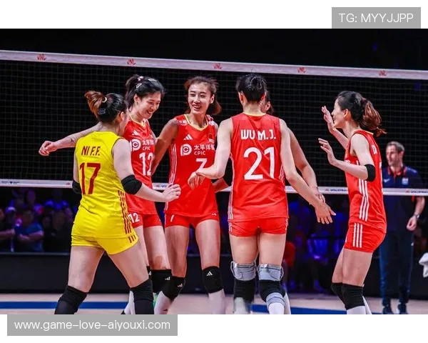 女排快攻穿透对手防线：魅力与力量的完美结合